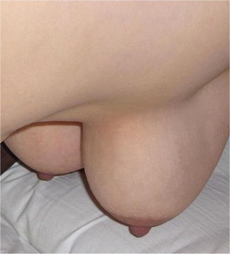 hotblonde36c:  nudemaryhill:  I’LL HANG OUT HERE WITH THE GIRLS FOR AWHILE… Hi!