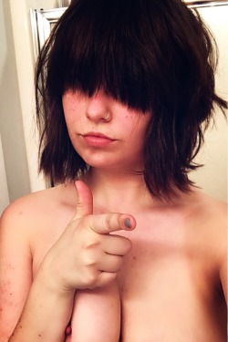 secretlysmut:  First NSFW cosplay pic: I’m Sia 🖤💛 (loljk my bangs have just gotten really fuckin long) 