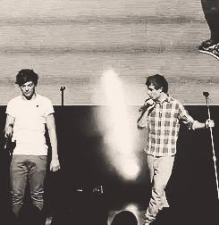 mintnaonedirection:  tardisol:  “The nice one”  Liam being a trouble maker 