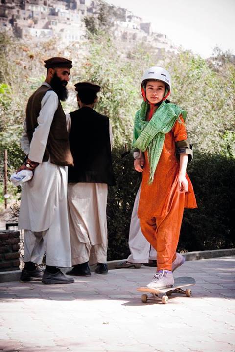 afghanistaninphotos:  Girls skating - Afghanistan (x)   Way to go ladies