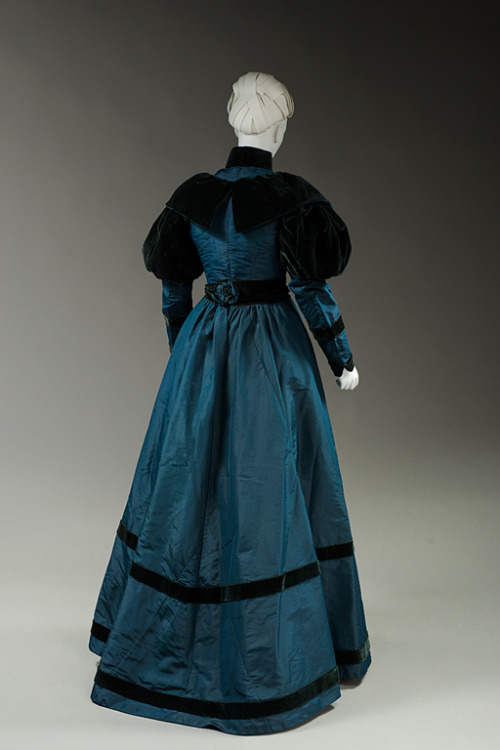 fripperiesandfobs:Day dress, 1897From Historic Deerfield Museum