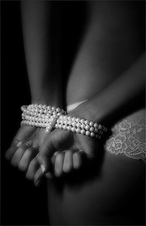 kinkmanor-blog:  While Kink Manor is not a stuffy, formal environment, a woman wearing pearls is always appreciated and admired. 😈🔥🔥