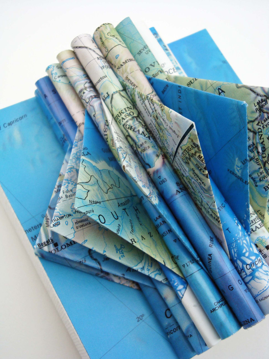 mydarkenedeyes:  Map sculptures by Sarah Parys.
