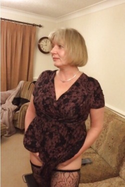 daxidog:  iwantyourwifenow:  Jenny, unaware UK wife, EXPOED FOR YOUR PLEASURE   http://daxidog.tumblr.com/