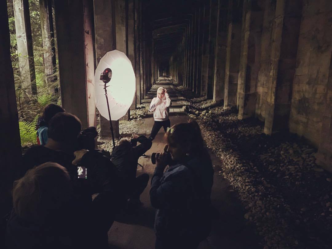 Creating Leading Lines and soft light at my Seattle workshop using the @rotolight Aeos. This was truly an epic location that I can’t wait to share with all of you.
We did some pretty amazing shoots here and I’m excited to share them with you all…stay...