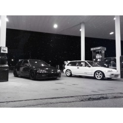twohondasanhour:  lucid-law:  Highway cruising the right way.  Two Hondas An Hour.