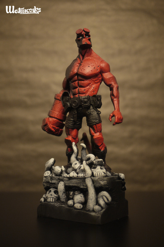 geek-art:  #geekart Gorgeous custom by Wetworks on a Hellboy Mezco figure ! http://www.geek-art.net/wetworks-hellboy-figure-custom/