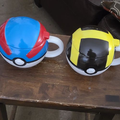 Went thrifting with my daughter today and she spotted these awesome Pokémon Pokeball Mugs! SC