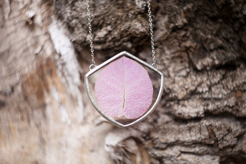 culturenlifestyle: Unique Pressed Glass Jewellery Preserves Pieces Of Nature Dublin-based Russian je