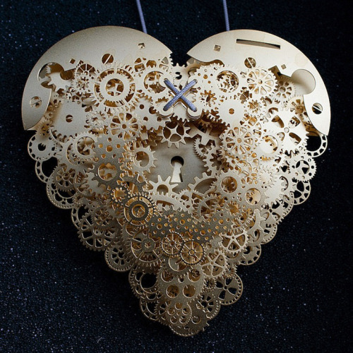 lohrien:Paper Heart Sculptures by Frank Tjepkema
