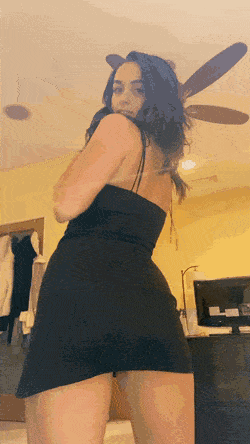 Twerking in my tight dress and showing you