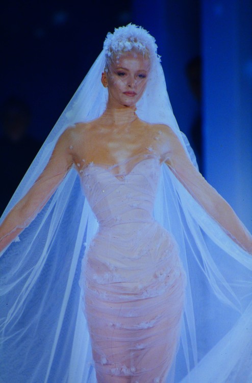 arianavscouturevault:Thierry Mugler Haute Couture Fall/Winter 1999Model: Laurence Pellagot  