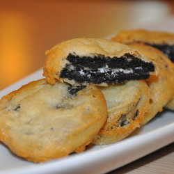 im-horngry:Deep Fried Oreos - As Requested!