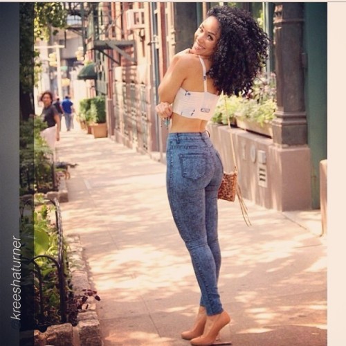 Those shoes though&hellip; All this gorgeous hair! Hairspiration to the fullest! #frobabe #frolicio