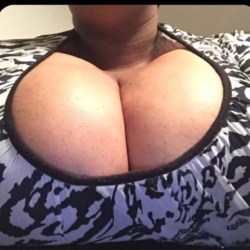 xlhipzntits:  #tittytuesday #CommiTiTTy member.🙌🏿 #TeamNatural #BBW enthusiast. #bigboobs🍈🍈 #bigtittiecommittee #bignaturalboobs #BigTitMafia : #BBW🍑 #ThickGirls🐎#CommiTiTTy #xl_hipz_n_tits