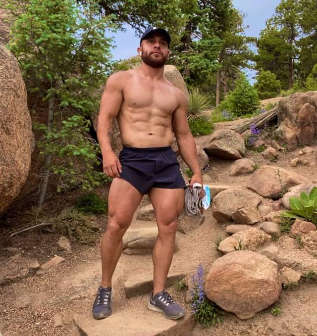 davesden64:&ldquo;Hey, man&hellip;great spot for a Sunday hike, huh&hellip;?&rdquo;