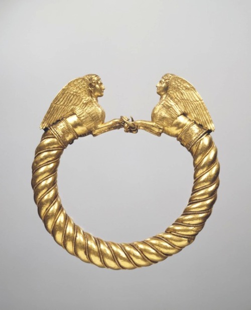 graceandcompany: ♥LIKE : Greco-Scythian Gold Sphinx Bracelet, 400-350 BC  With sphi