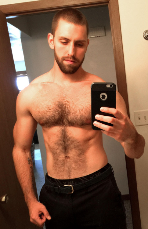 guyswithiphones-nude:  Guys with iPhones http://ift.tt/1bHkUpB
