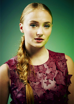 gameofthronesdaily:  Sophie Turner poses adult photos