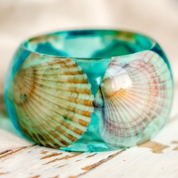 sosuperawesome: Seashell and Sand Resin Jewelry