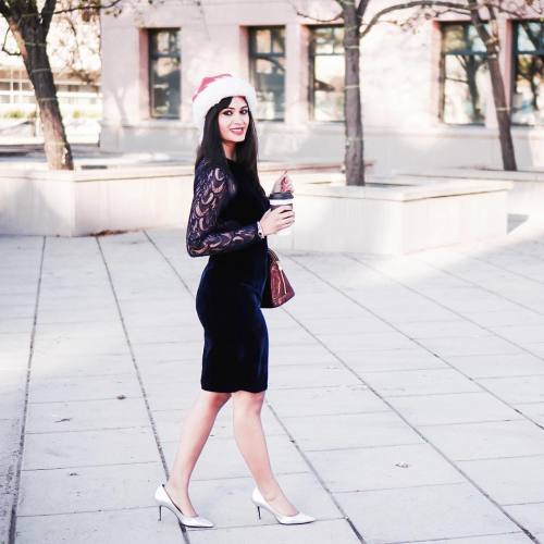 dresslily-official:  Walking downtown in Lace and Velvet @ deesignplay @dresslily-official