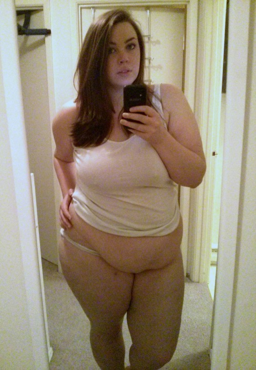 bazine02:  laurathefoodie:  It’s been a looong day. Sorry for the poor quality mirror selfies.  amazing  very pretty
