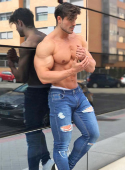 Sexy muscle men