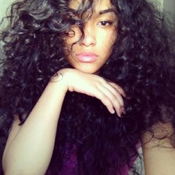 Curvesincolor:  Tania. 