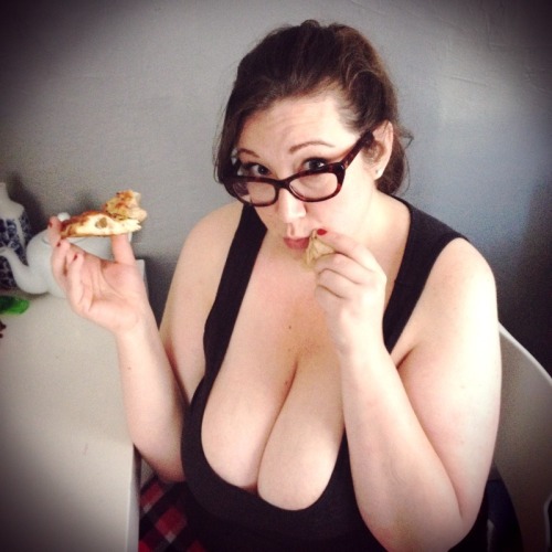cutejayne:  Pizza and pjs. Who wants to join me?