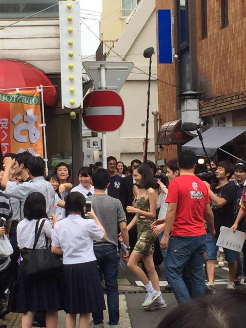 Miura Haruma (Eren) and Mizuhara Kiko (Mikasa) were spotted in Nagasaki just now filming a TV special!No doubt part of the SnK live action promo cycle!