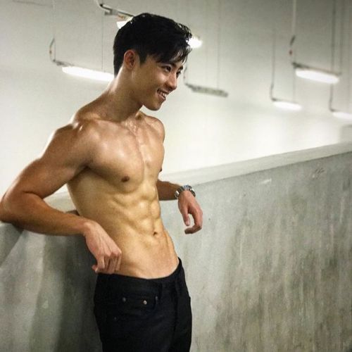 fuckyeahfuckstory:chadhu:sjiguy:New Year’s special: Mediacorp actor Zong Zijie seems to be growing b