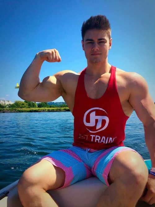 alanpalmsprings:  londonboy45:  “Holy crap!  Why the hell aren’t you rowing?”  🌴 If you like what you see, please follow me:  alanpalmsprings.tumblr.com🌴
