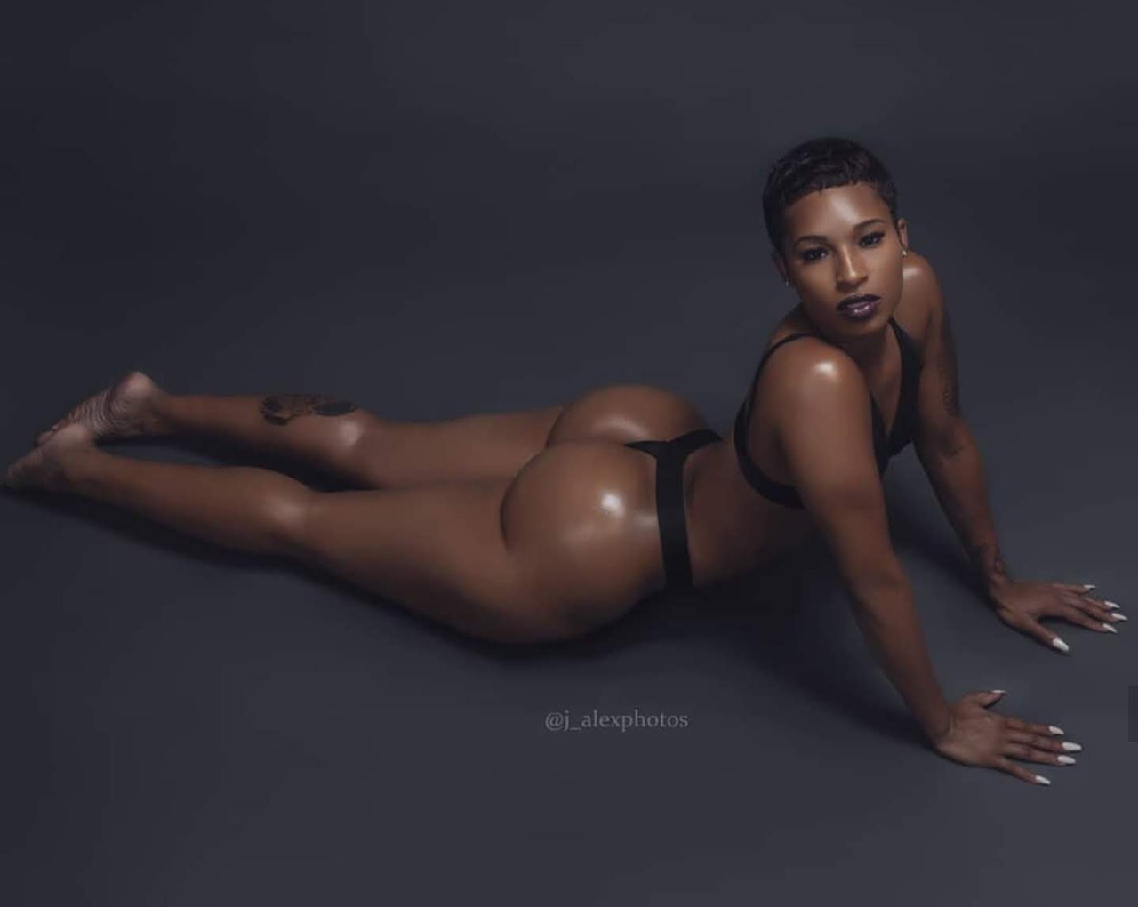 SHE&rsquo;S FUCKIN GORGEOUS AND THAT ASS IS AMAZING!