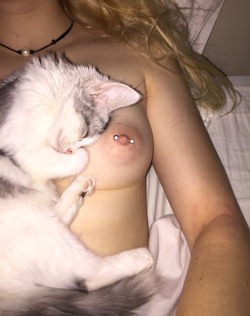 ialienslut:  kittenkae:  little luna &