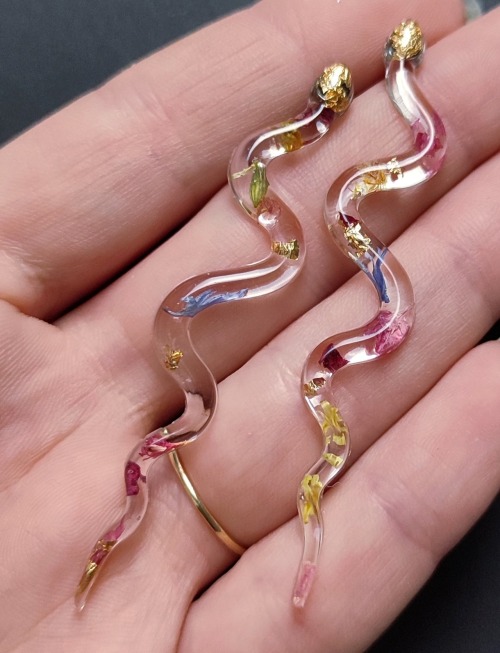 sosuperawesome:Resin Snake JewelrySilver and Moss on Etsy