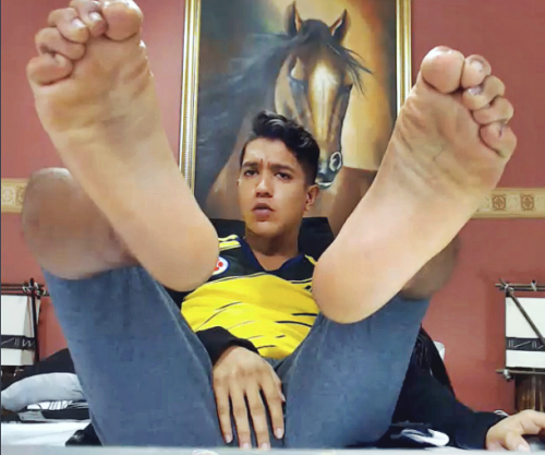 LATIN + FEET + ASS + COCK porn pictures