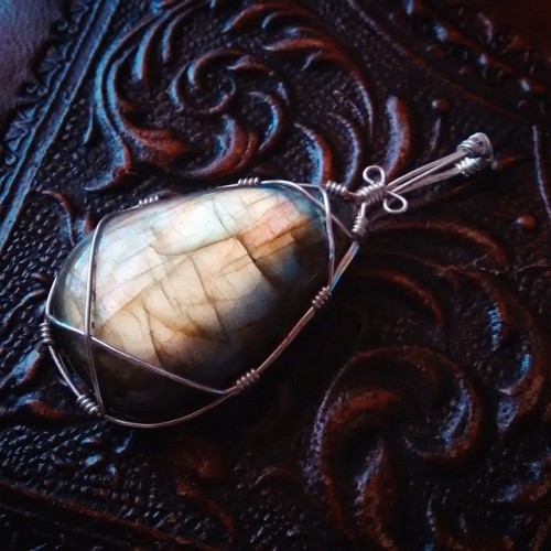 tear shaped labradorites are so much fun to work with and this one looks just beautiful!