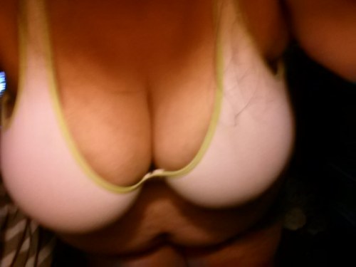 wickedlywenchy:  Happy hump day!!