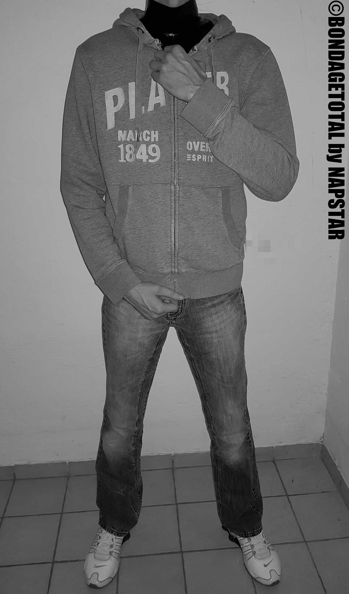 bondagetotal: Ready for a walk outside? Of course only in a long thick rubber suit