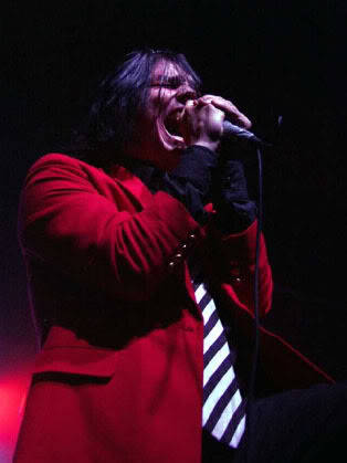 whatthebec:  Gerard Way in Red 