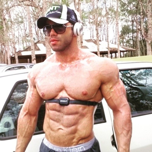 thick-sexy-muscle:  Edmundo Marques - thick sexy muscle stud 