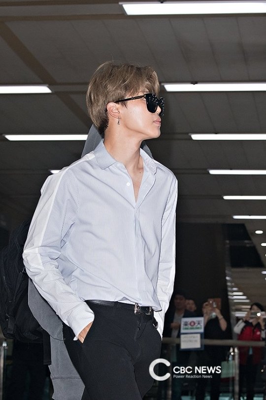 Park Jimin airport fashion hits - Bangtanatics Updates