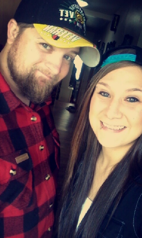 dozer09:  Lunch with my best friend/roomie at Sherlys, Nom nom. @mossyoakmaster 