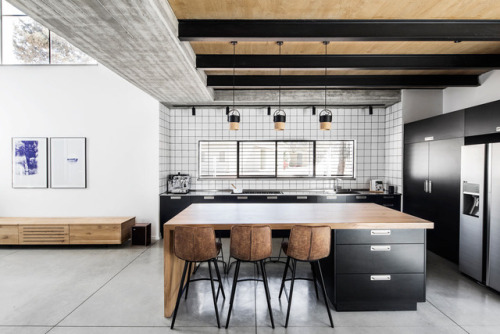 architorturedsouls: Israel House / Zarta Studio, SHTAIGMANph: Itay Benit