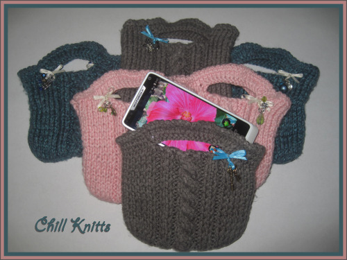 chillknitts:Chill Knitts handbags for Hayley:They are finally ready and for sale to help Loobylou! *