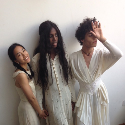 claybeanz:  babymoroccobooklet:  bridesmaids  BABYMAROC>😩😍