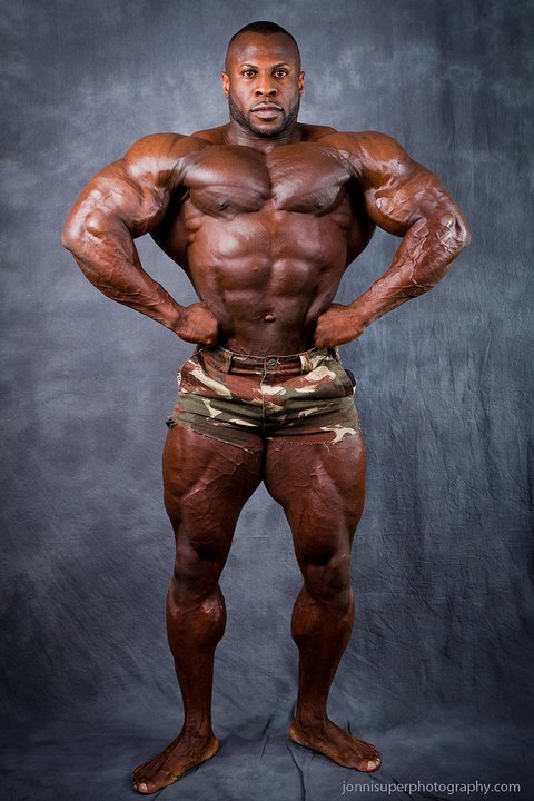 jivvii:  Mboya Edwards  I used to want a brolic physique like this… NOT anymore!