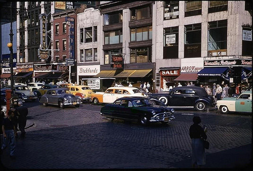 fuckyeahvintage-retro:  New York City, 1952 