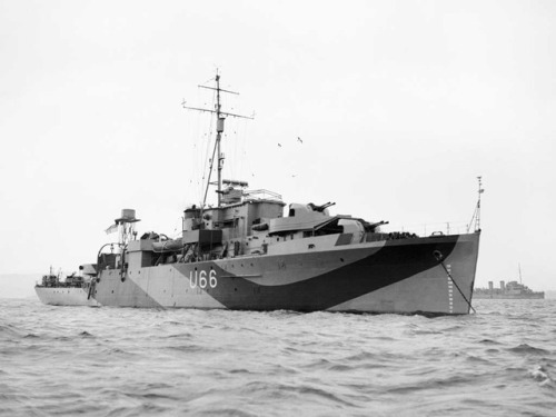 ww1ww2photosfilms:   HMS STARLING, leader of a group of British sloops which have just added  two more victims to their impressive record of U-boats destroyed. During  a North Atlantic patrol the first U-boat was illuminated by a starshell  fired by HMS