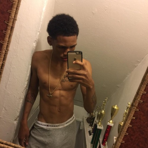 mrgooddick18:  i wanna fuck him….or he fuck me….listen somebody getting fucked😂💁😍😍😍😍😍😍🤤🤤